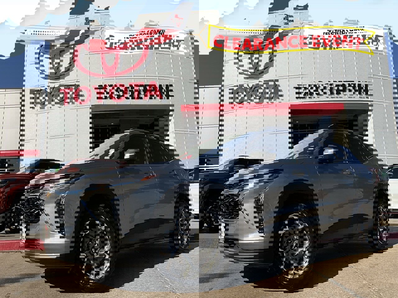 Used 2025 Chevrolet Trax LT image 1