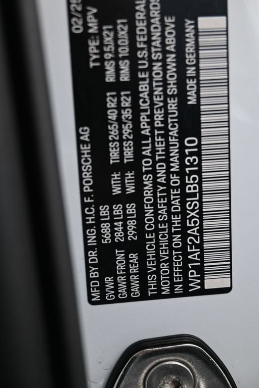 Certified 2025 Porsche Macan GTS AWD/4WD image 31