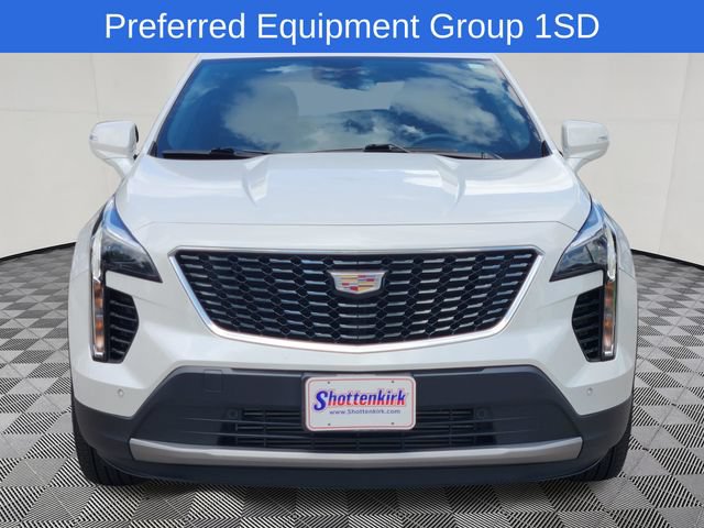 Used 2022 Cadillac XT4 Premium Luxury w/ Cold Weather Package FWD image 2