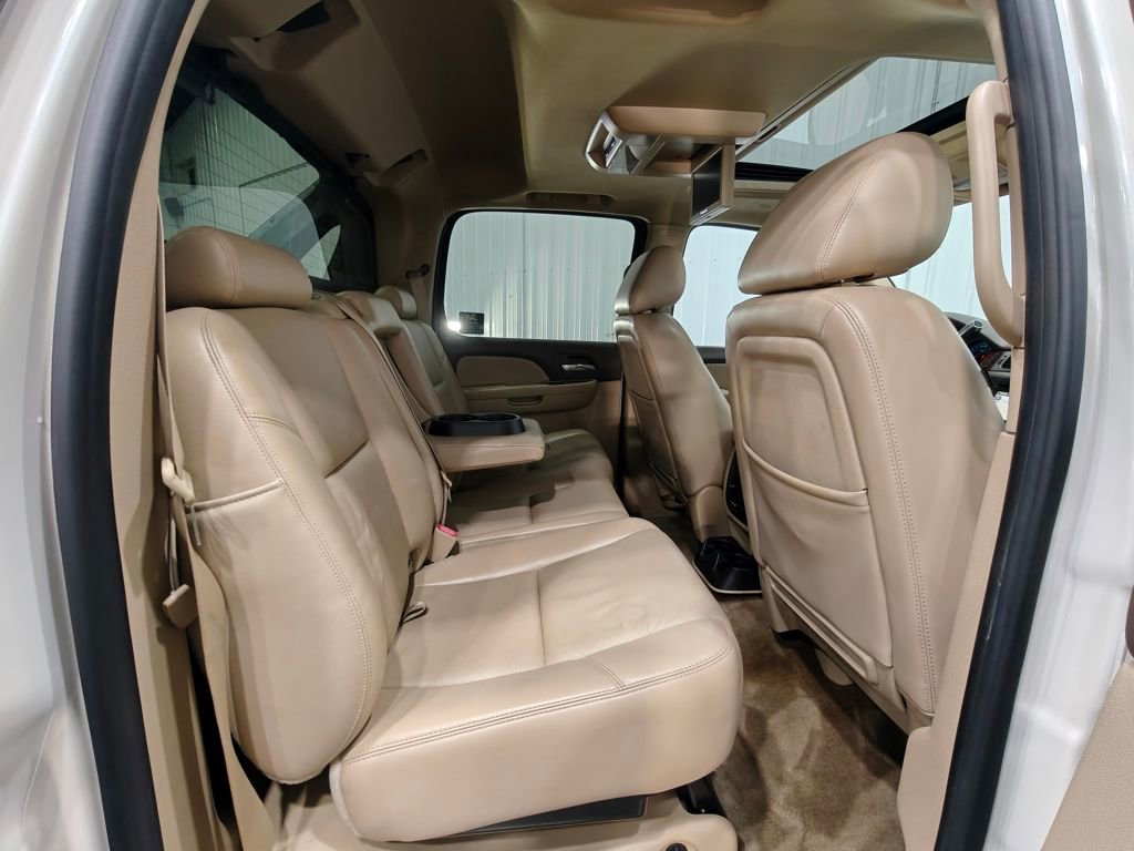 Used 2011 Chevrolet Avalanche LTZ AWD/4WD image 34