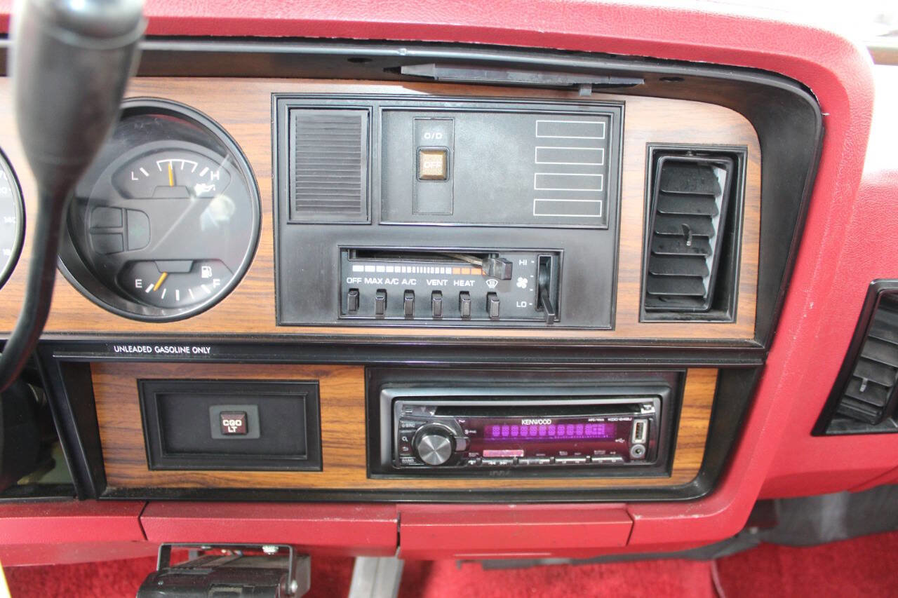 Used 1992 Dodge D/W Truck 150 image 16