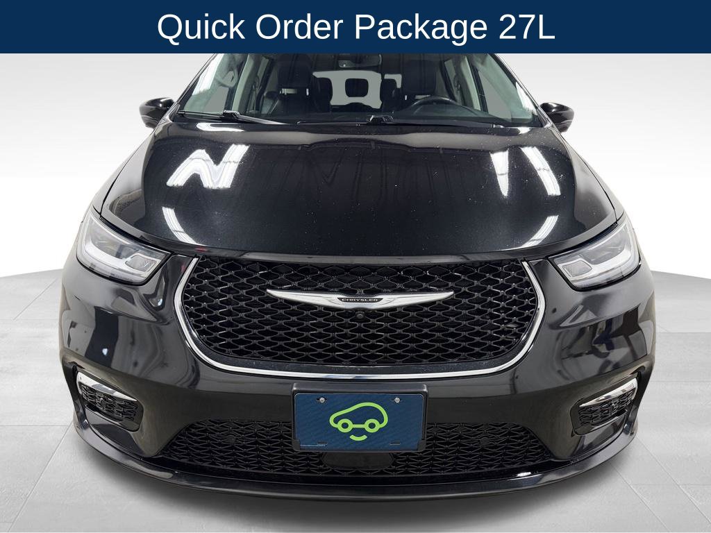 Used 2022 Chrysler Pacifica Touring-L w/ Uconnect Theater Family Group FWD image 4