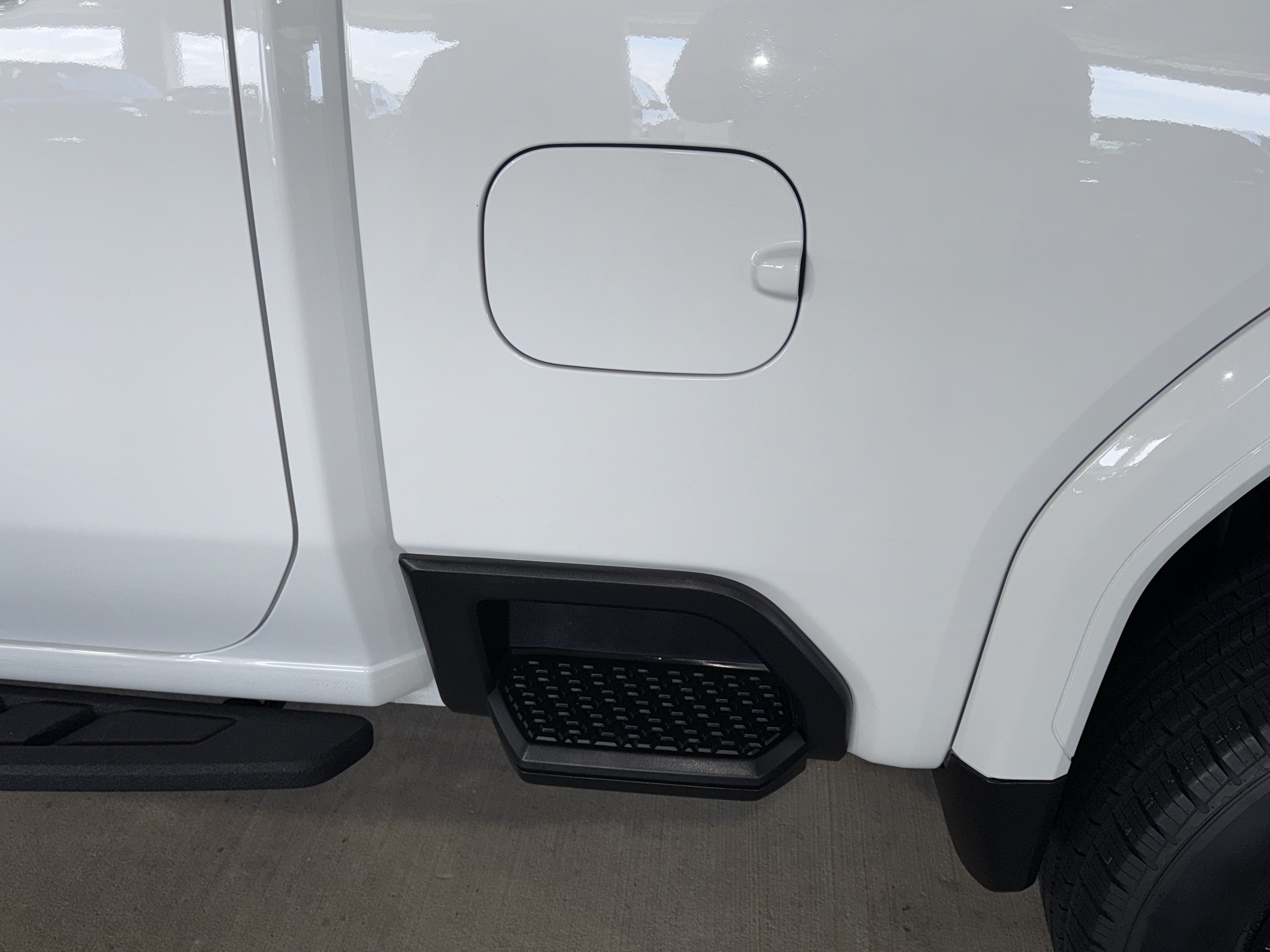 Used 2025 GMC Sierra 2500 AT4 w/ AT4 Premium Plus Package AWD/4WD image 39