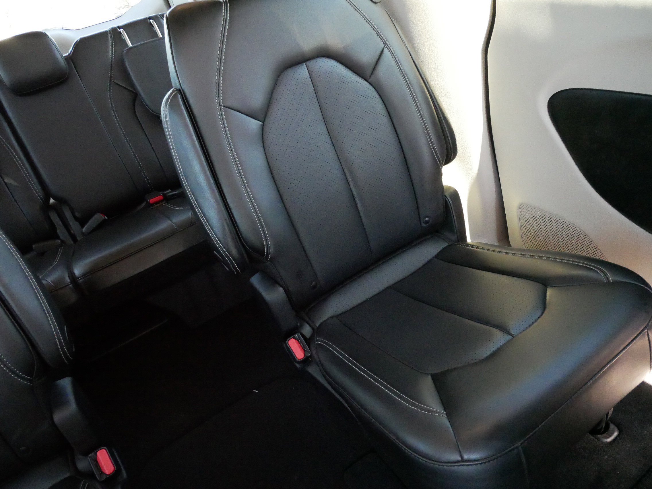 Used 2023 Chrysler Pacifica Touring-L FWD image 13