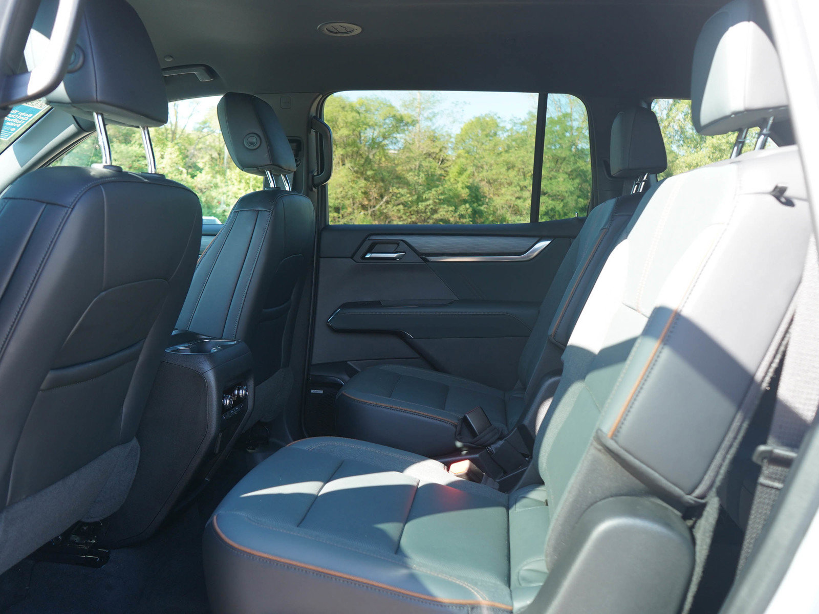 Used 2024 GMC Acadia AT4 w/ Luxury Package AWD/4WD image 16