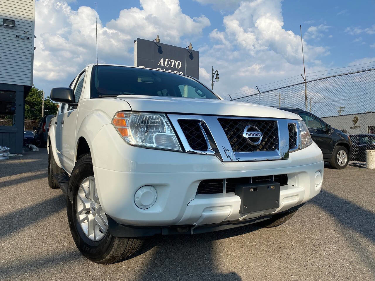 Used 2016 Nissan Frontier SV image 5