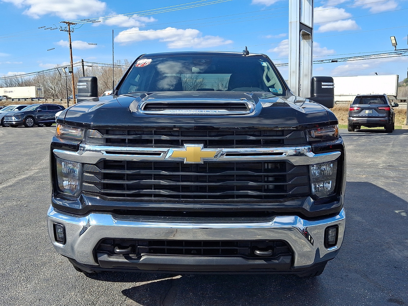 Used 2025 Chevrolet Silverado 2500 LT w/ Convenience Package AWD/4WD image 3