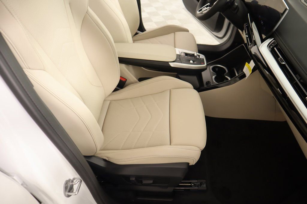 New 2025 BMW X1 xDrive28i w/ Technology Package AWD/4WD image 15