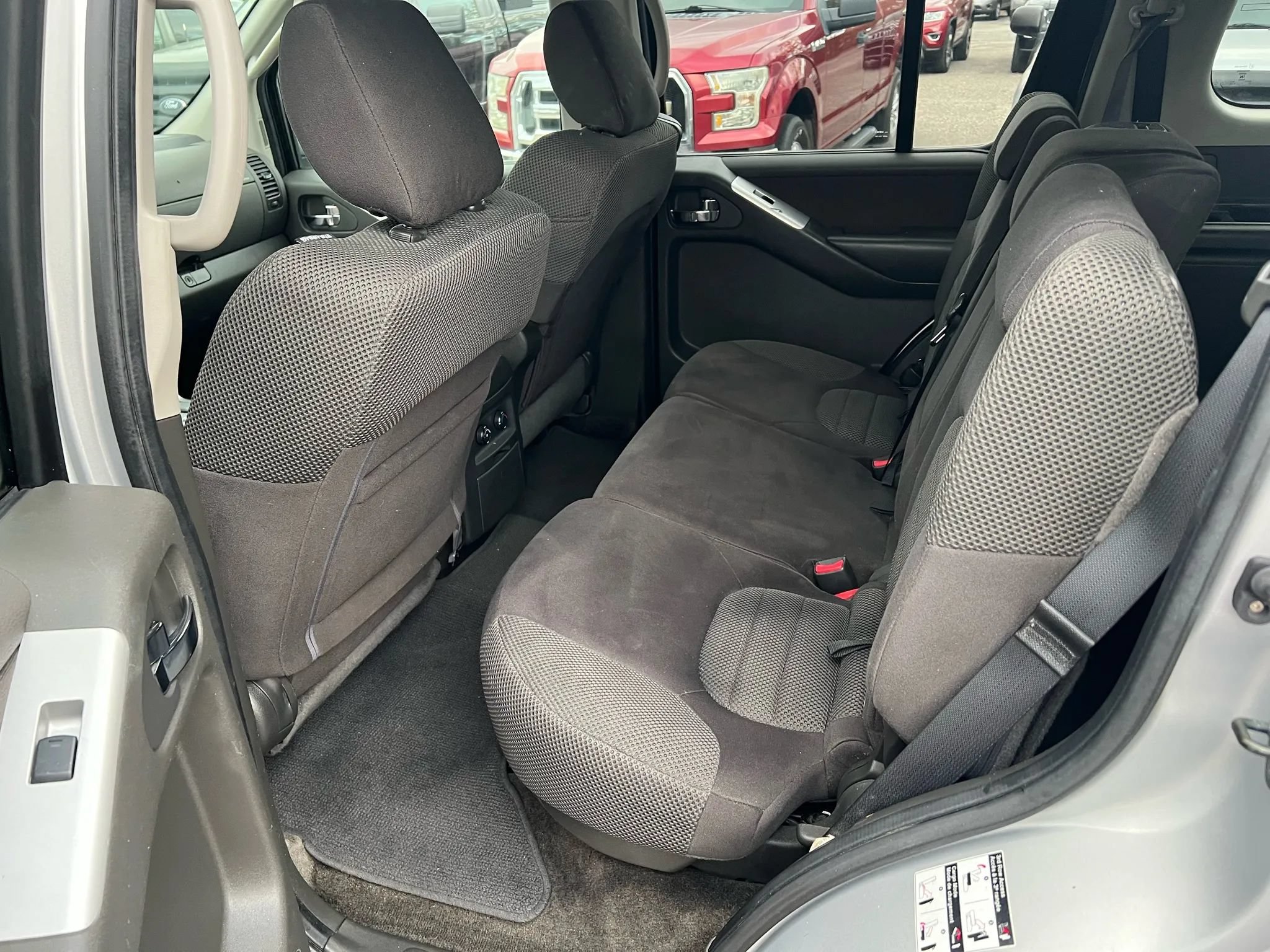Used 2011 Nissan Pathfinder SV RWD image 15