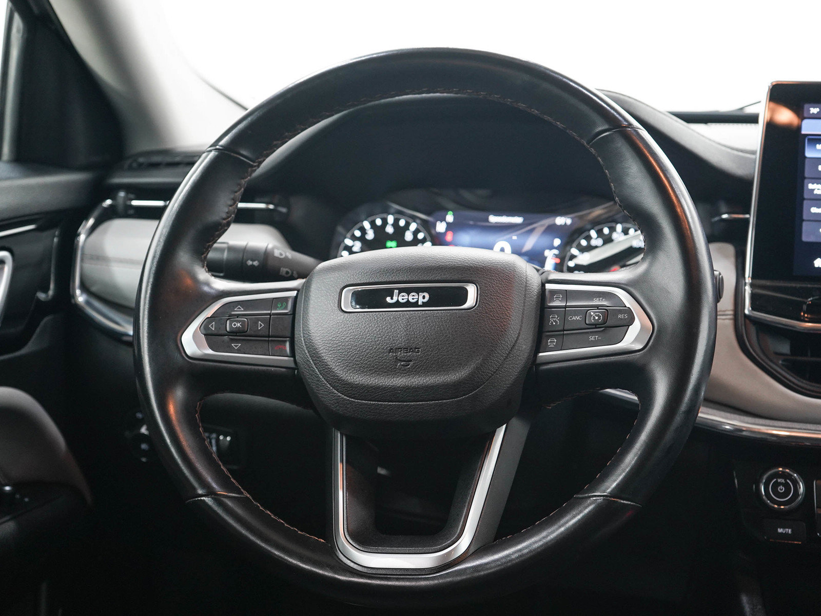 Used 2022 Jeep Compass Limited AWD/4WD image 16