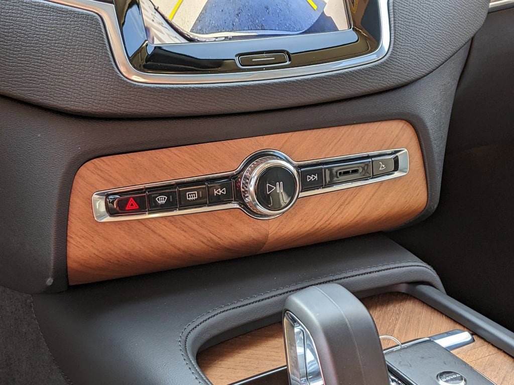 Certified 2025 Volvo XC90 B6 Plus AWD/4WD image 18