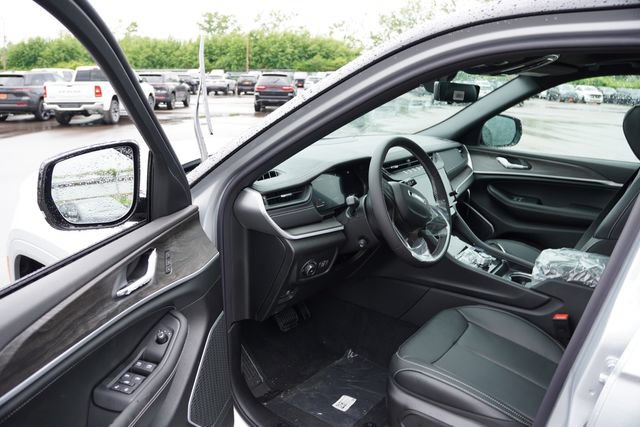 New 2026 Jeep Grand Cherokee Limited AWD/4WD image 10