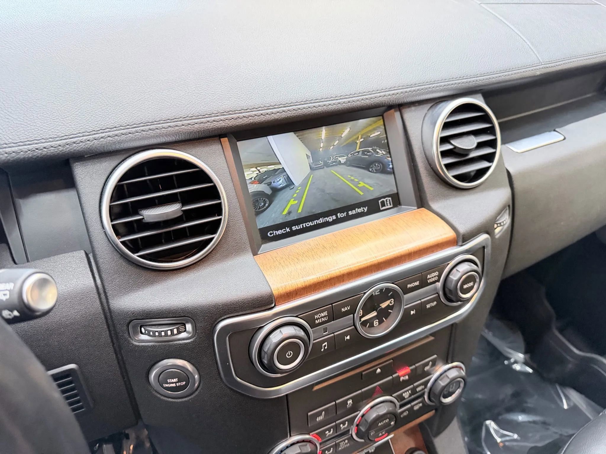 Used 2016 Land Rover LR4 HSE image 18