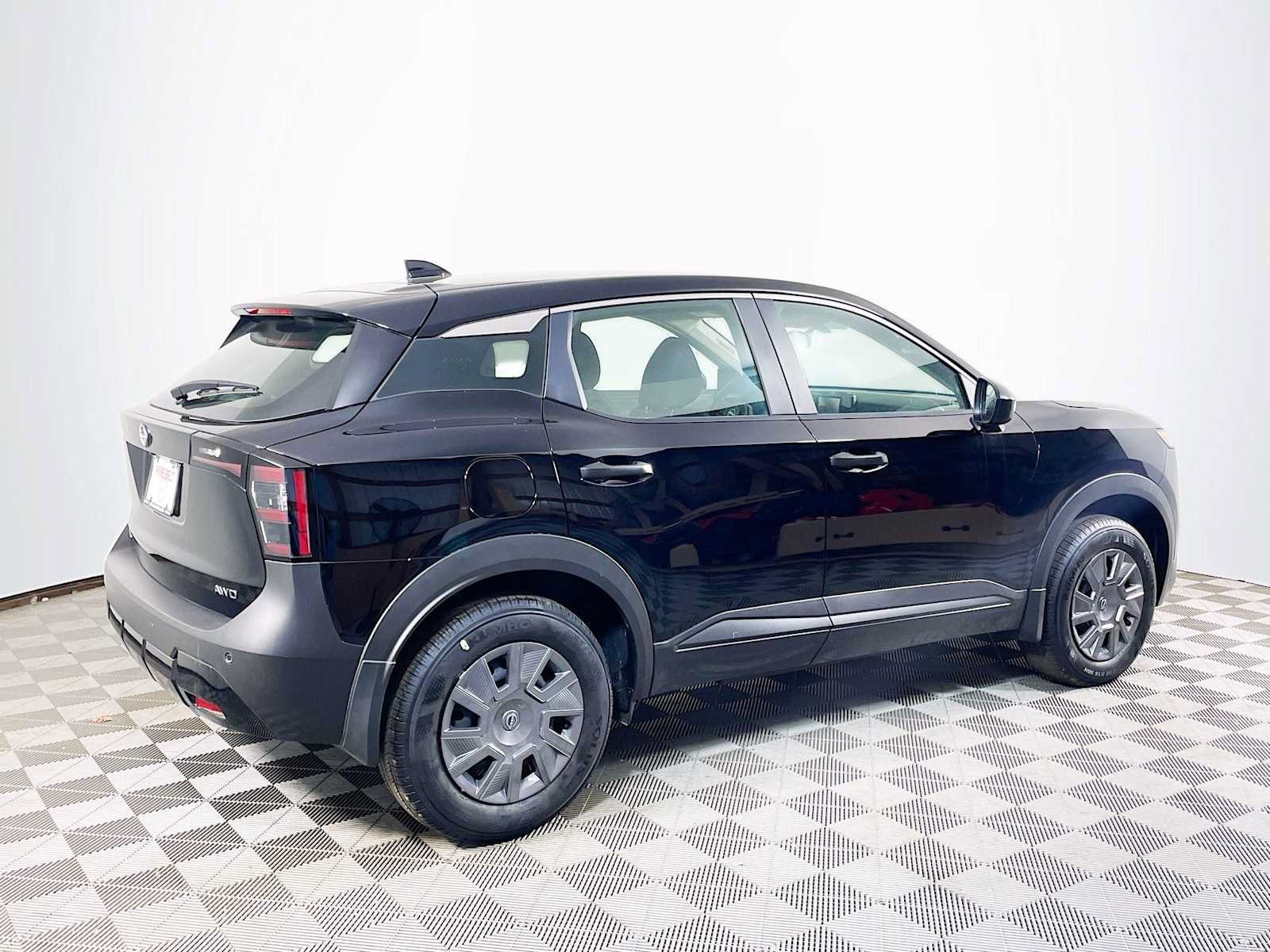 Used 2025 Nissan Kicks S AWD/4WD image 2