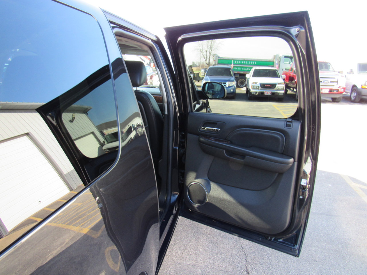 Used 2013 GMC Yukon XL Denali image 28