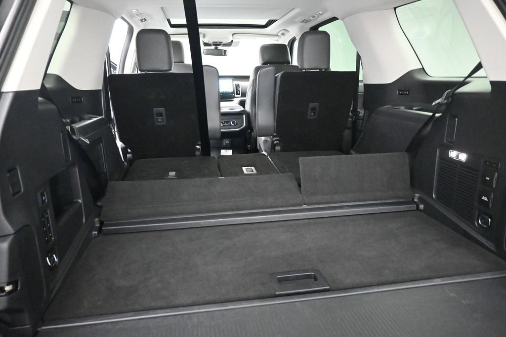 Used 2025 Ford Expedition Active AWD/4WD image 10