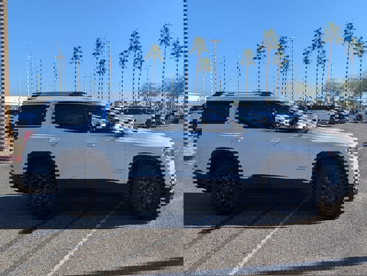 Used 2023 GMC Acadia SLT image 29