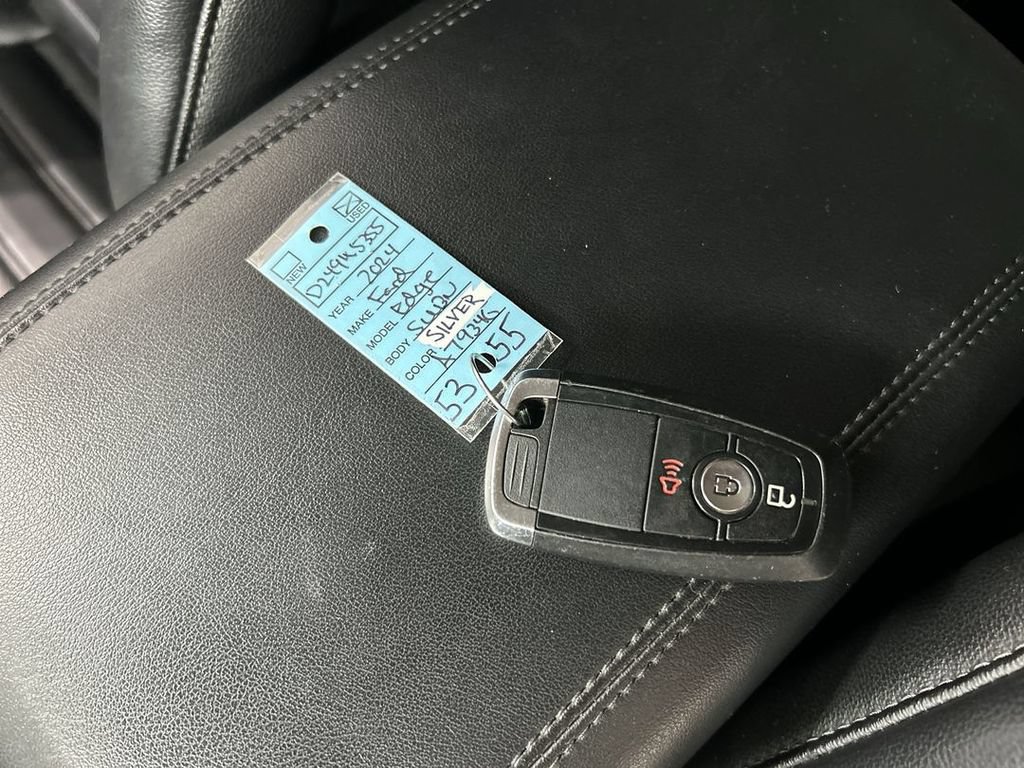 Used 2024 Ford Edge SEL AWD/4WD image 12