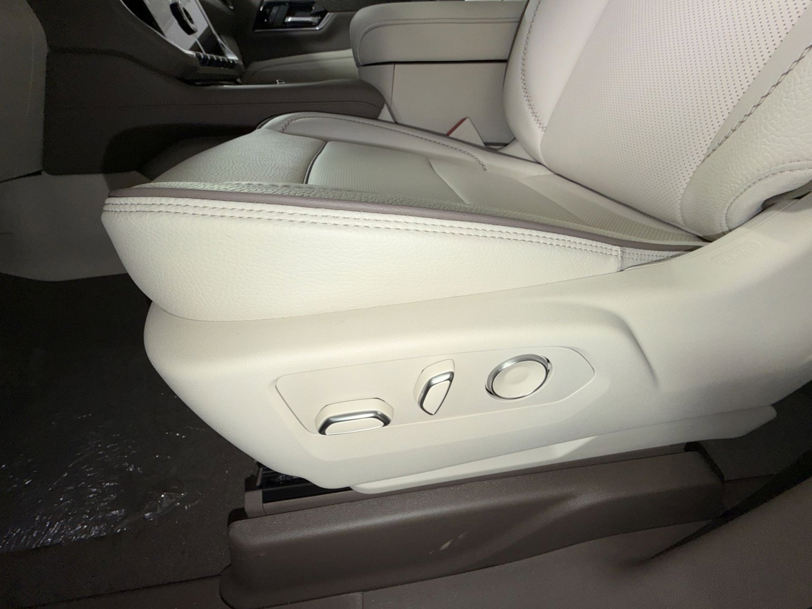 New 2026 GMC Yukon XL Denali w/ Denali Reserve Package image 14