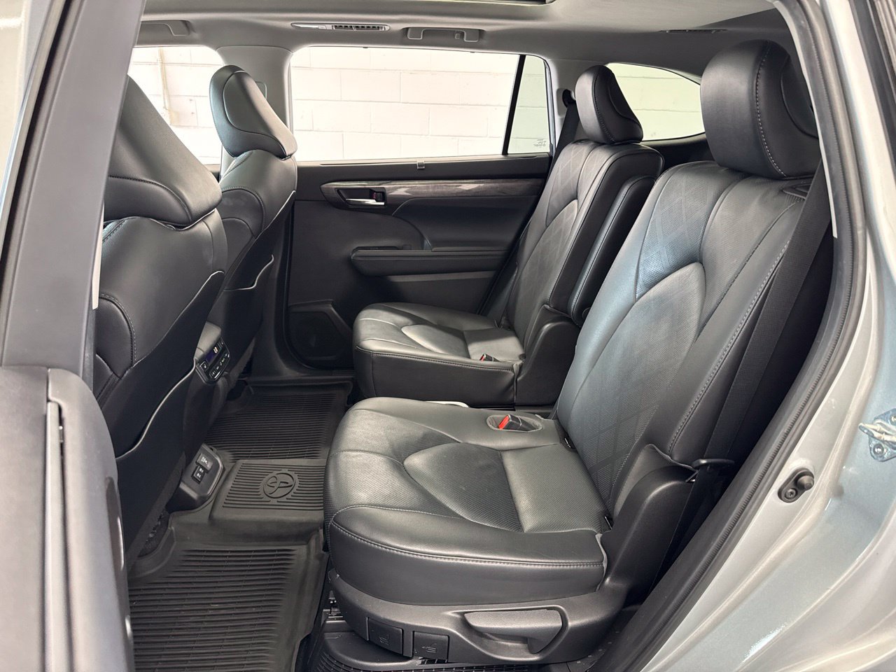 Used 2021 Toyota Highlander Platinum AWD/4WD image 42
