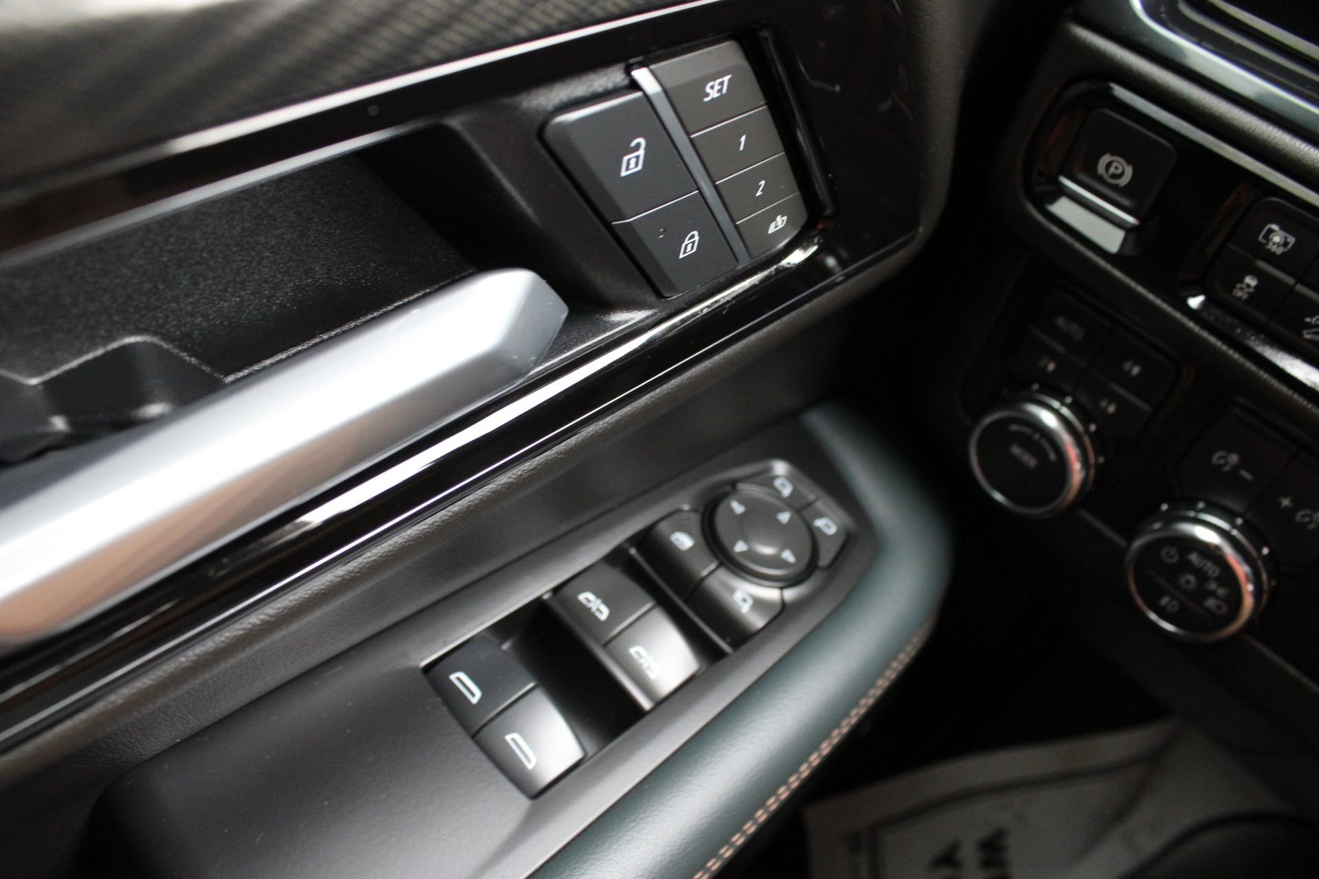 Used 2025 GMC Yukon AT4 w/ LPO, Floor Liner Package image 13