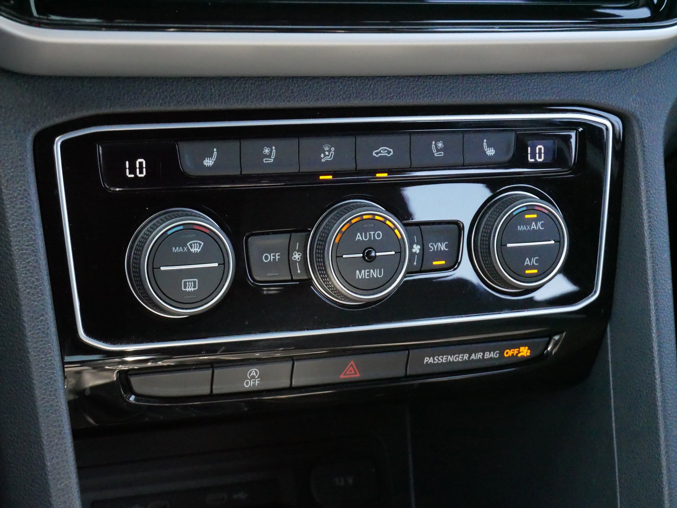 Certified 2023 Volkswagen Atlas Cross Sport SEL Premium R-Line image 21