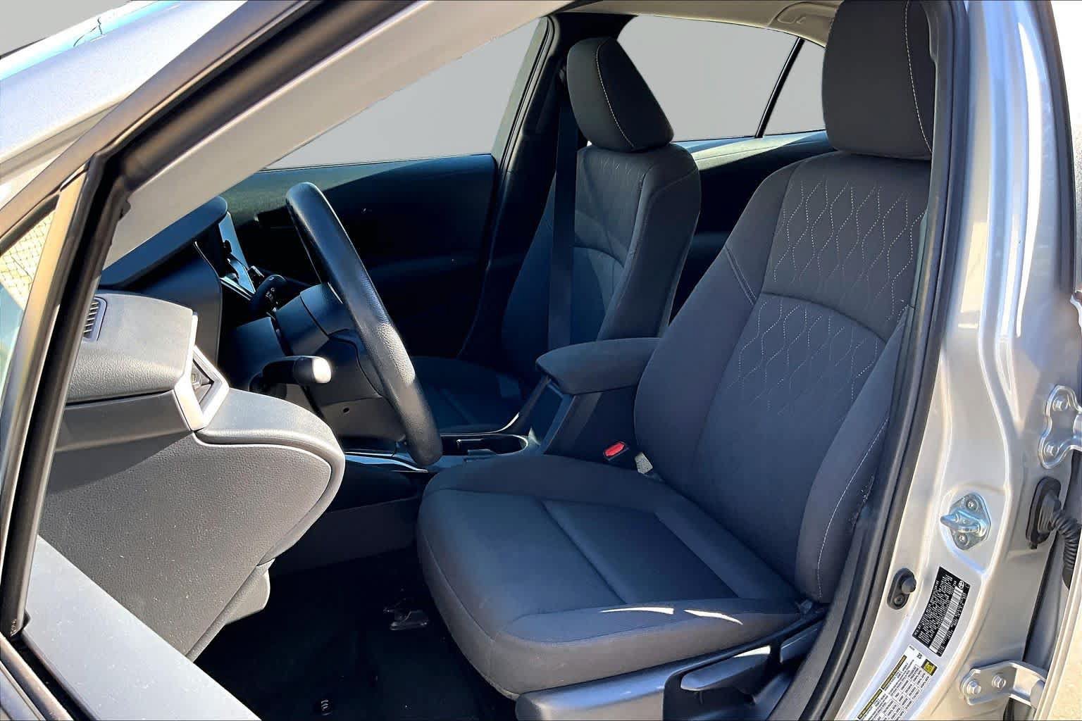Used 2025 Toyota Corolla LE FWD image 8