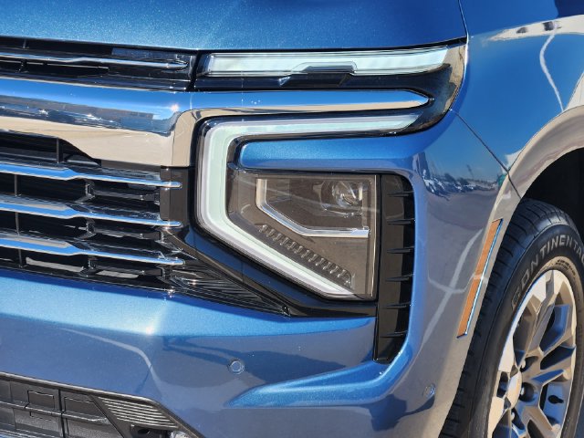 Used 2025 Chevrolet Suburban LT w/ Comfort Package AWD/4WD image 16