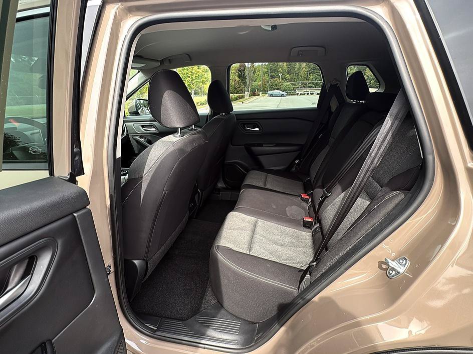 Certified 2025 Nissan Rogue SV AWD/4WD image 17