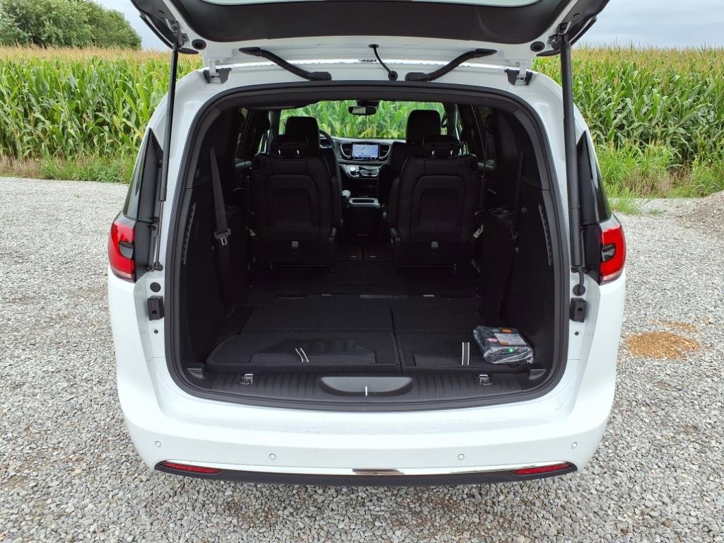 New 2026 Chrysler Pacifica Select image 31