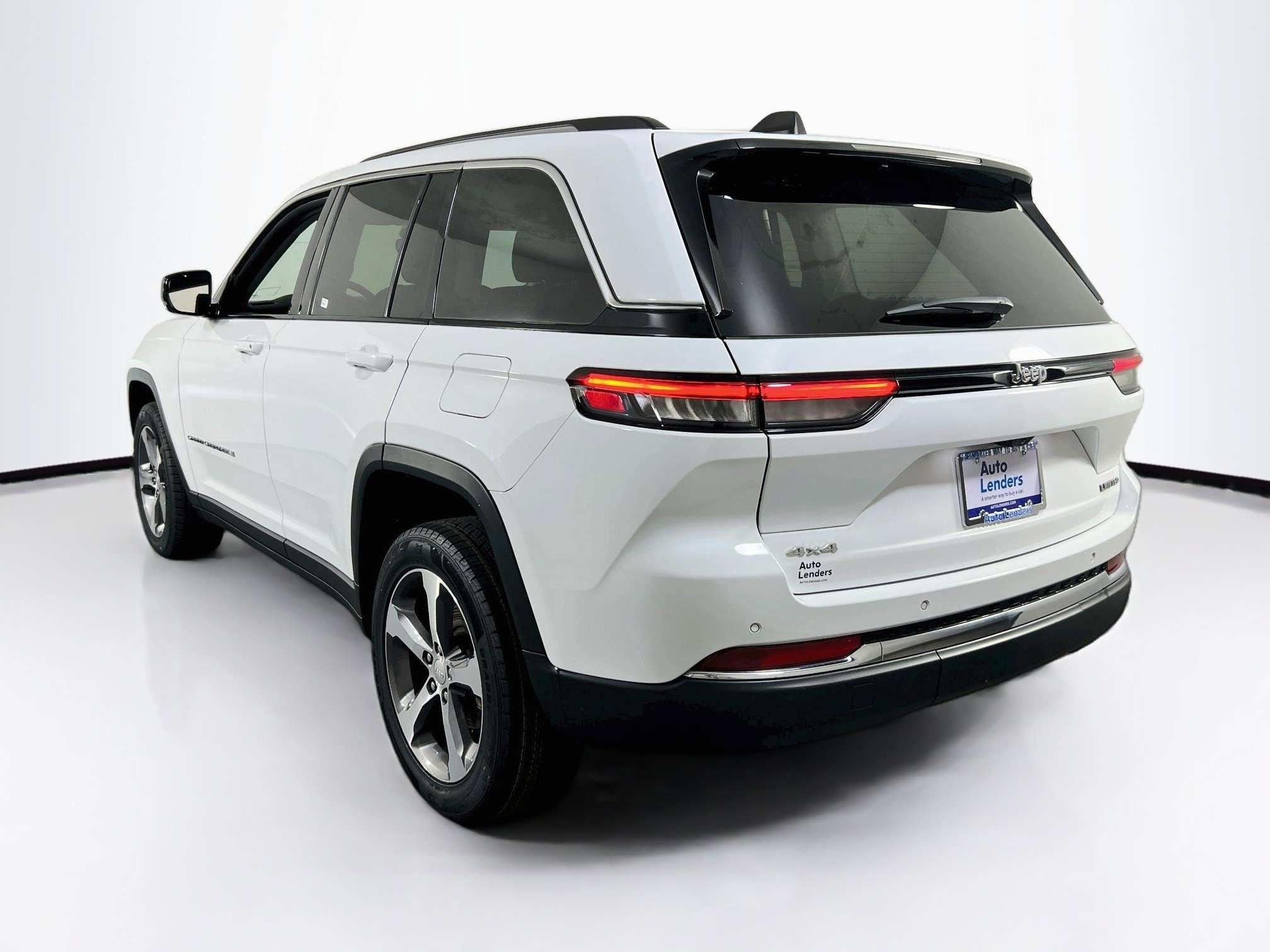 Used 2023 Jeep Grand Cherokee Limited AWD/4WD image 7