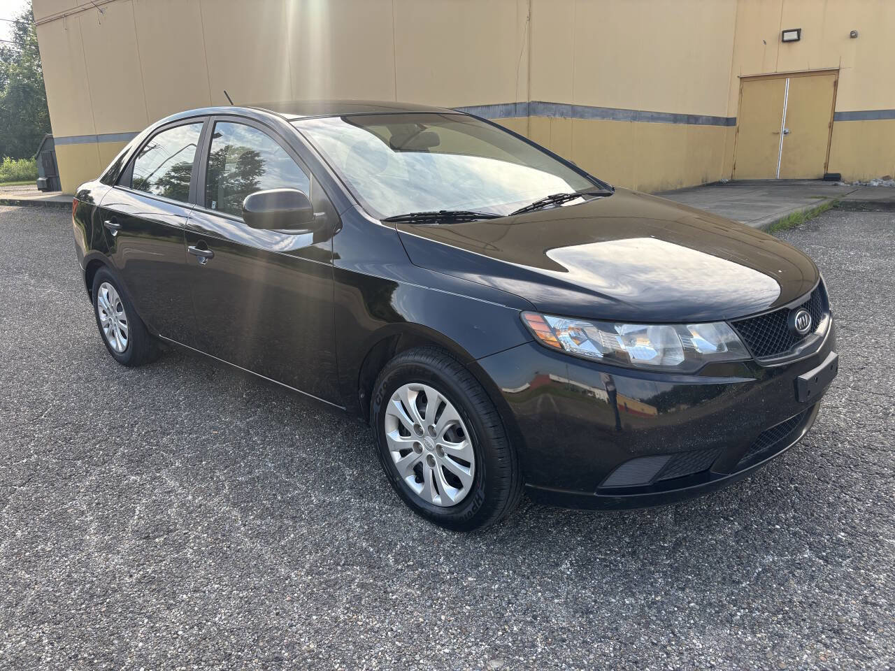 Used 2010 Kia Forte LX image 3