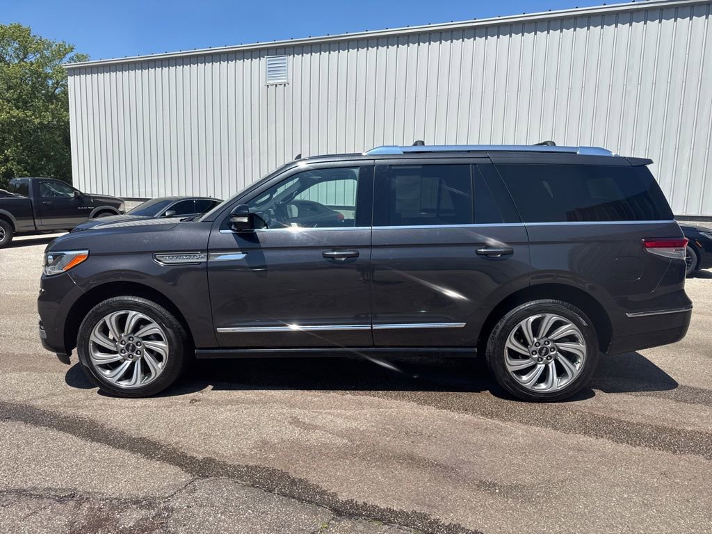 Used 2022 Lincoln Navigator Reserve AWD/4WD image 16