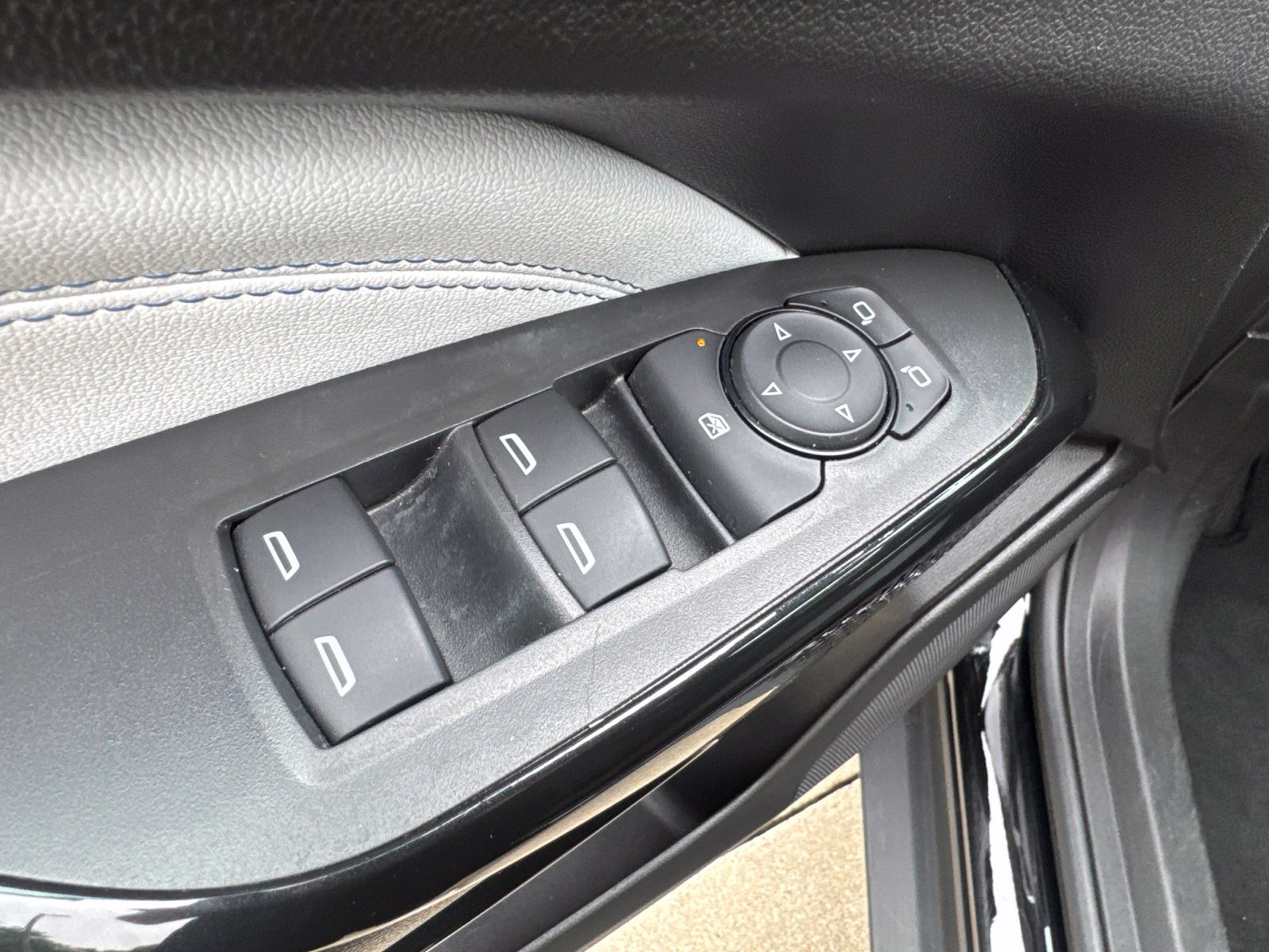Used 2025 Chevrolet Trax LT FWD image 15