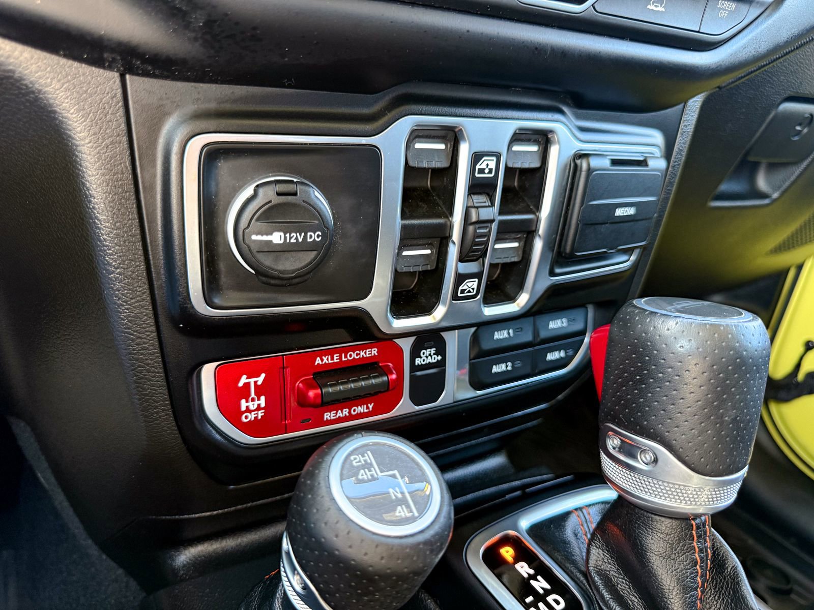 Used 2023 Jeep Gladiator Mojave w/ Cold Weather Group image 30