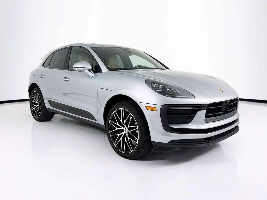 Certified 2025 Porsche Macan AWD/4WD image 7