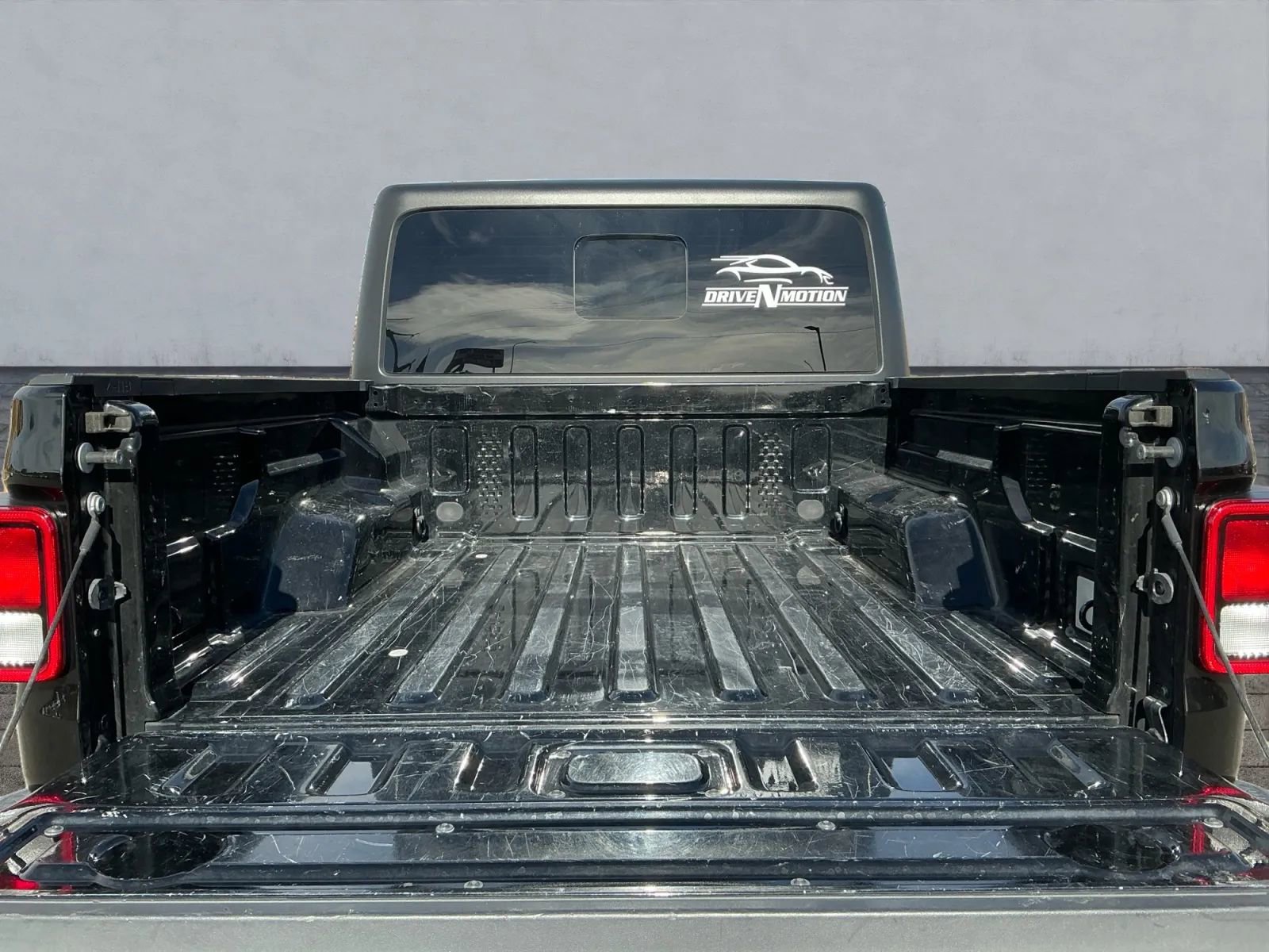 Used 2021 Jeep Gladiator Sport image 19