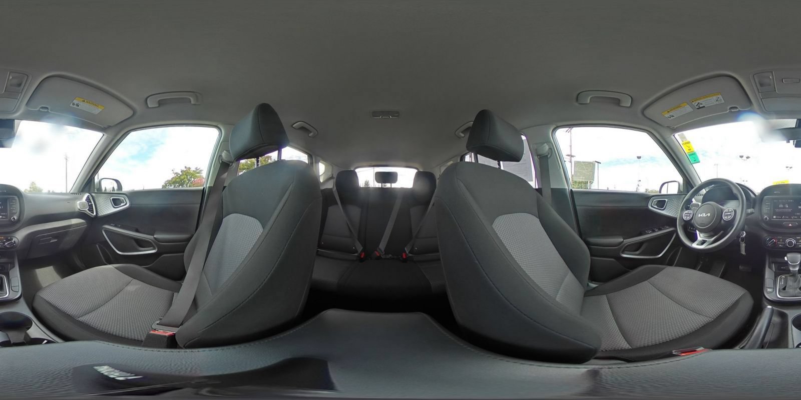 Used 2025 Kia Soul LX w/ LX Technology Package FWD image 35
