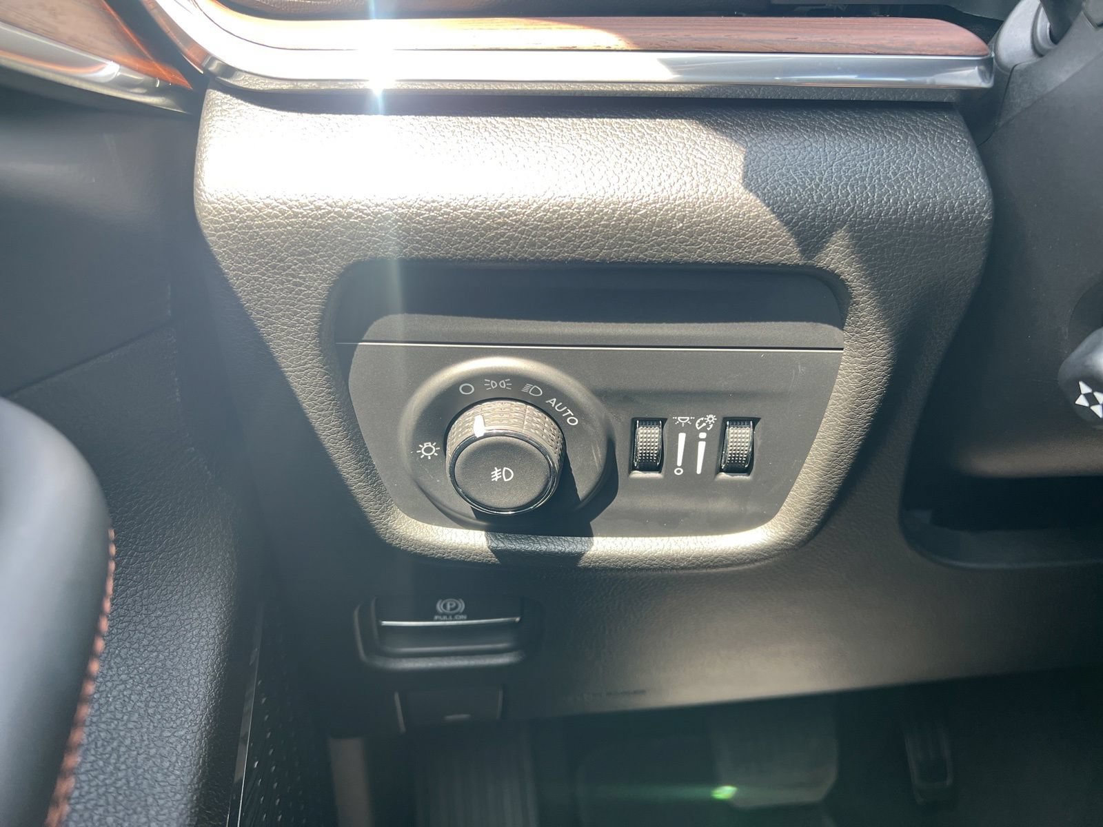 Used 2025 Jeep Grand Cherokee Summit AWD/4WD image 28