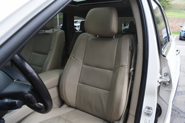 Used 2012 Jeep Grand Cherokee Limited w/ Luxury Group II AWD/4WD image 17