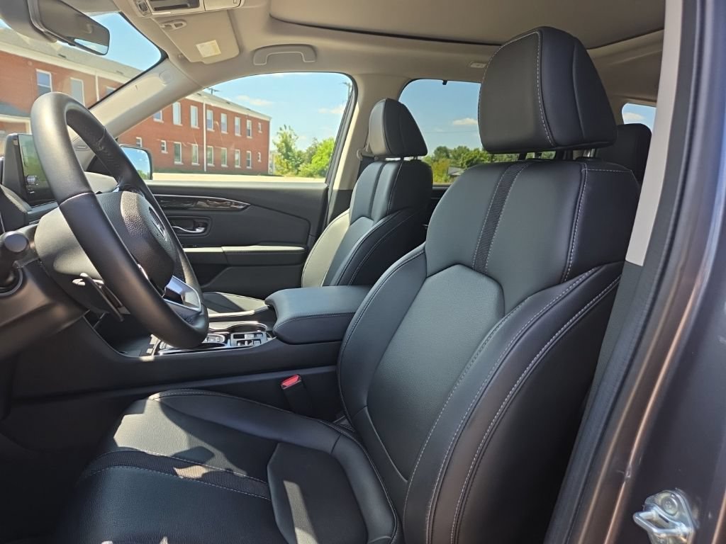 Used 2025 Honda Pilot Touring image 18