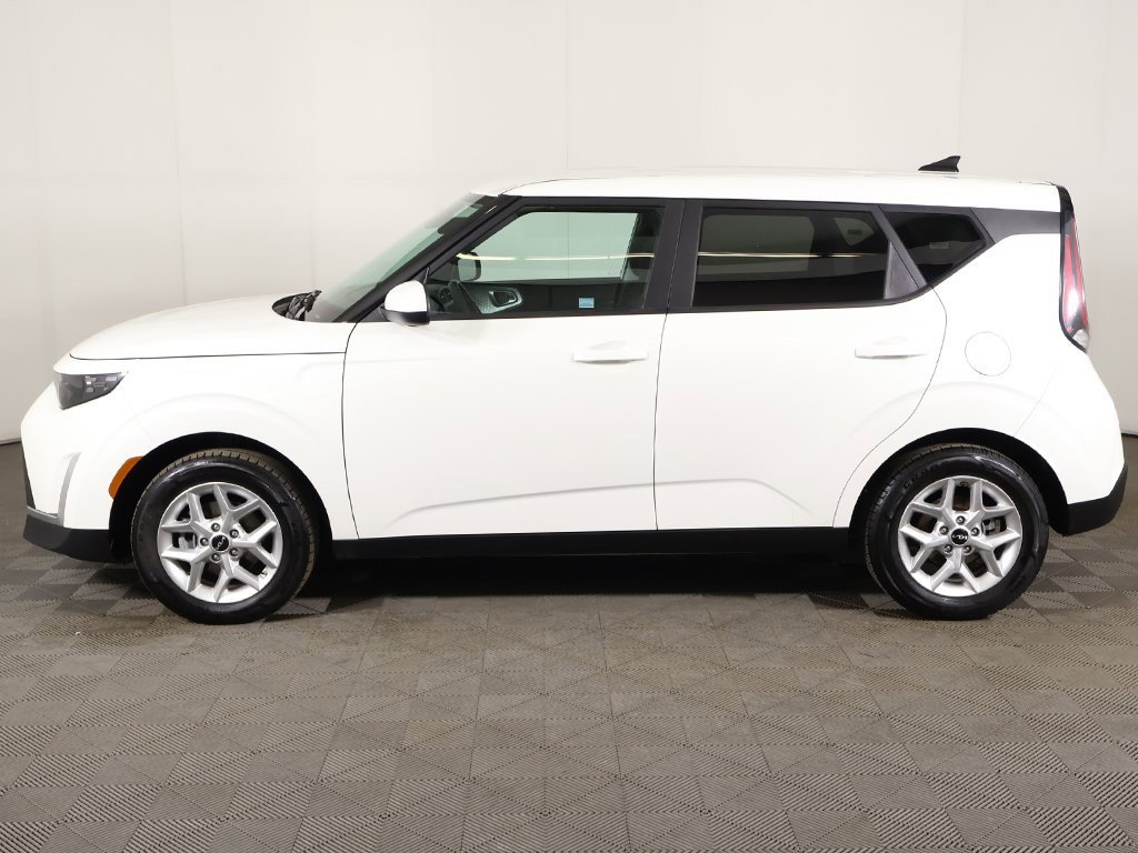 Used 2024 Kia Soul LX w/ Option Group 015 image 16