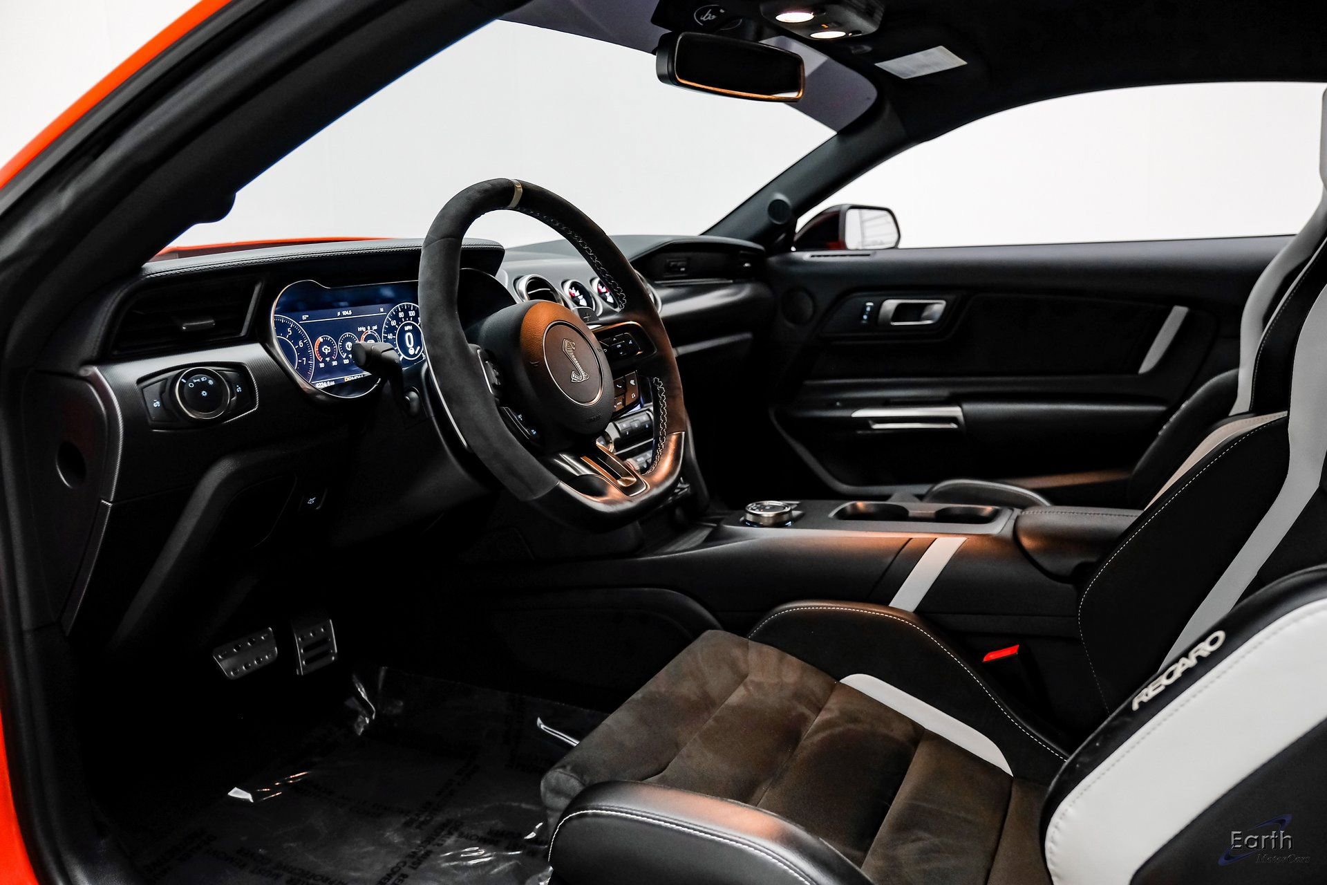 Used 2022 Ford Mustang Shelby GT500 w/ Technology Package image 2