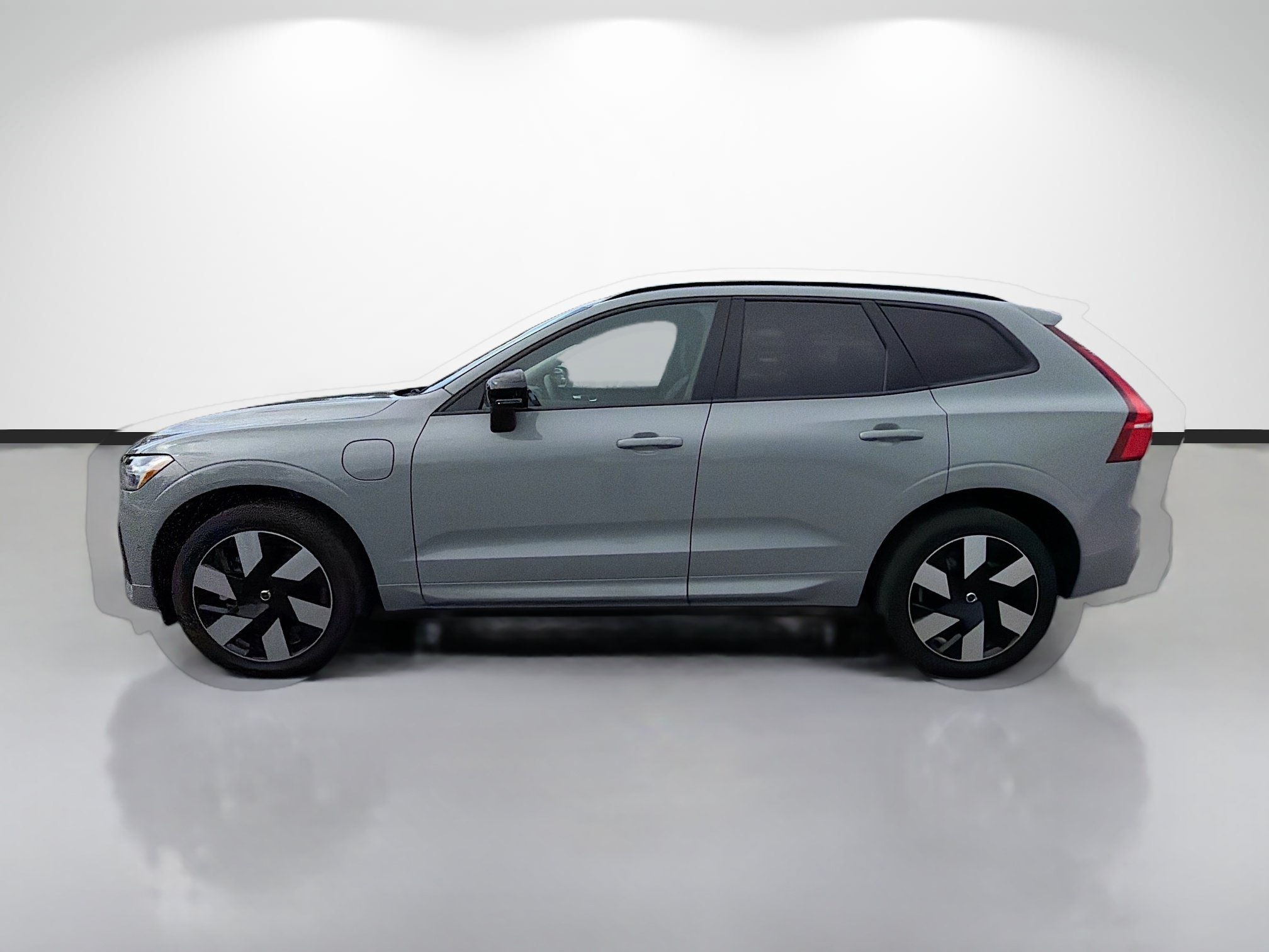 Used 2024 Volvo XC60 T8 Plus w/ Protection Package Premier AWD/4WD image 2