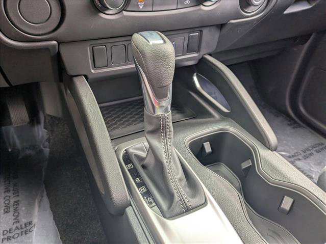 Used 2024 Nissan Frontier SV image 11