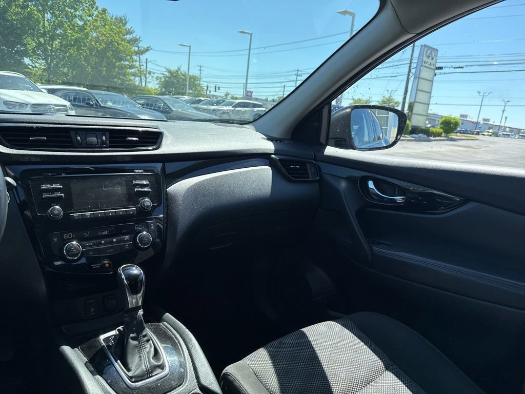 Used 2018 Nissan Rogue Sport SV AWD/4WD image 23