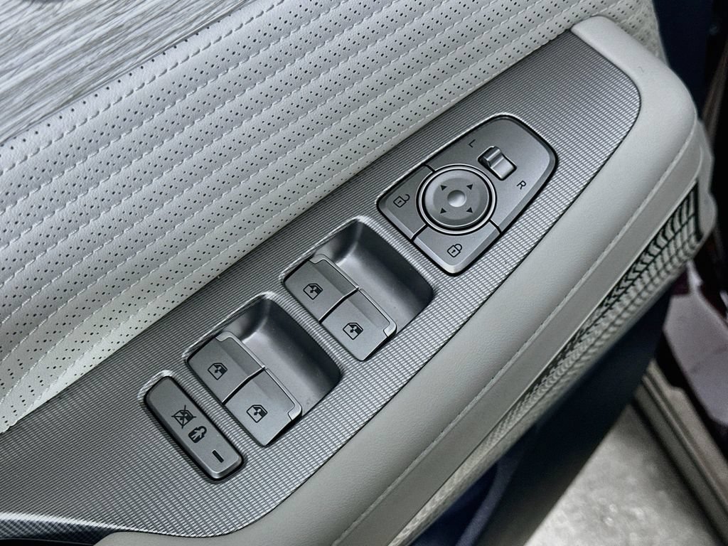 Used 2025 Hyundai Palisade Calligraphy FWD image 21
