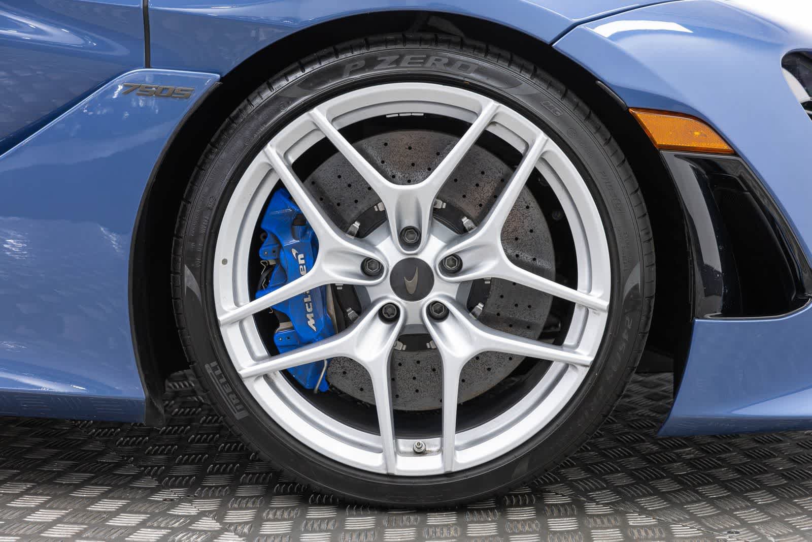 Used 2026 McLaren 750S Spider RWD image 42