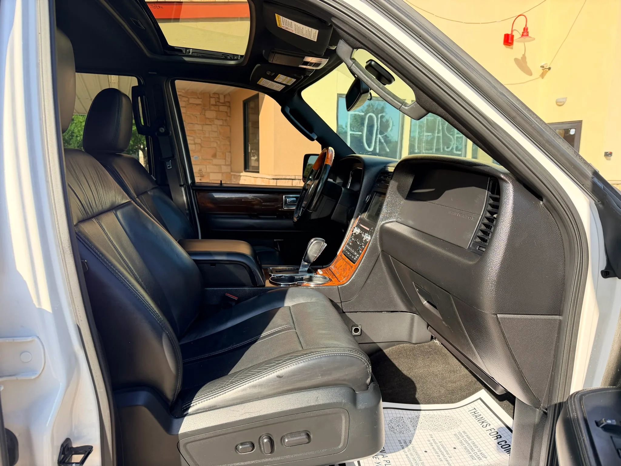 Used 2016 Lincoln Navigator Select AWD/4WD image 15