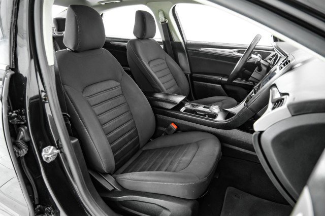 Used 2020 Ford Fusion SE image 33